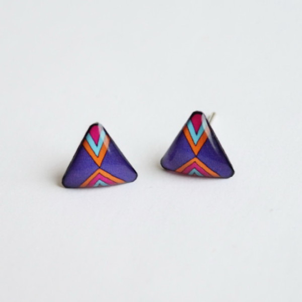 Dark purple triangular stud earrings